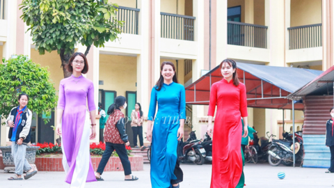 Giáo viên Trường THCS Mễ Sở hưởng ứng Tuần lễ Áo dài Việt Nam năm 2023